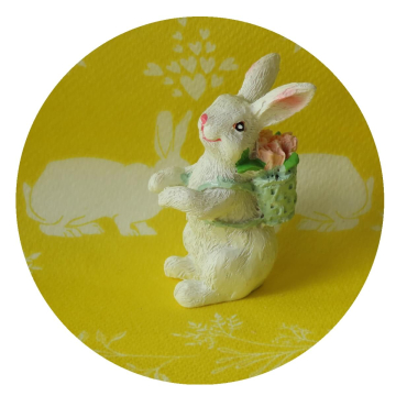 Witte Miniatuur Paashaas met Groene Mand - 5.7 cm