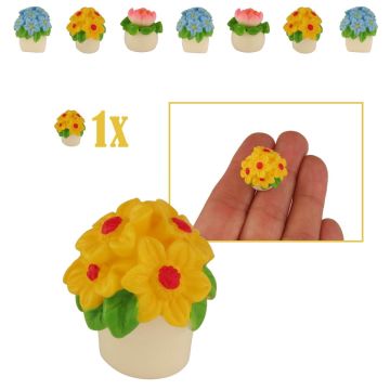 Gele Miniatuur Bloemen in Bloempot