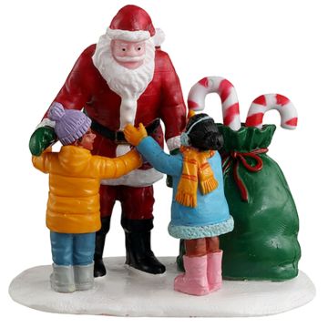 Lemax - Santa Gets A Hug
