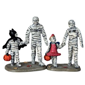 Spooky Town - Trick Or Treating With Mummy And Dead - Set van 2