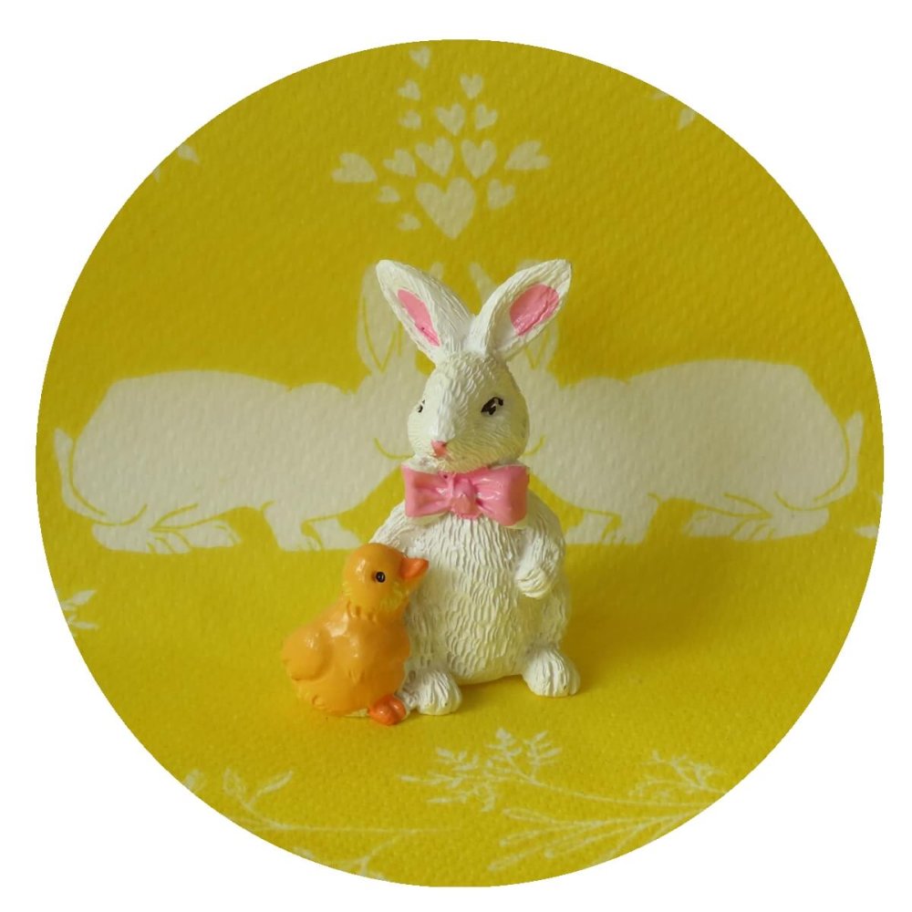 Wit Miniatuur Paashaasje met Kuiken - 4.3cm - - Polyresin -